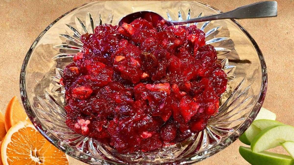 Easy and Delicious Homemade Cranberry Sauce